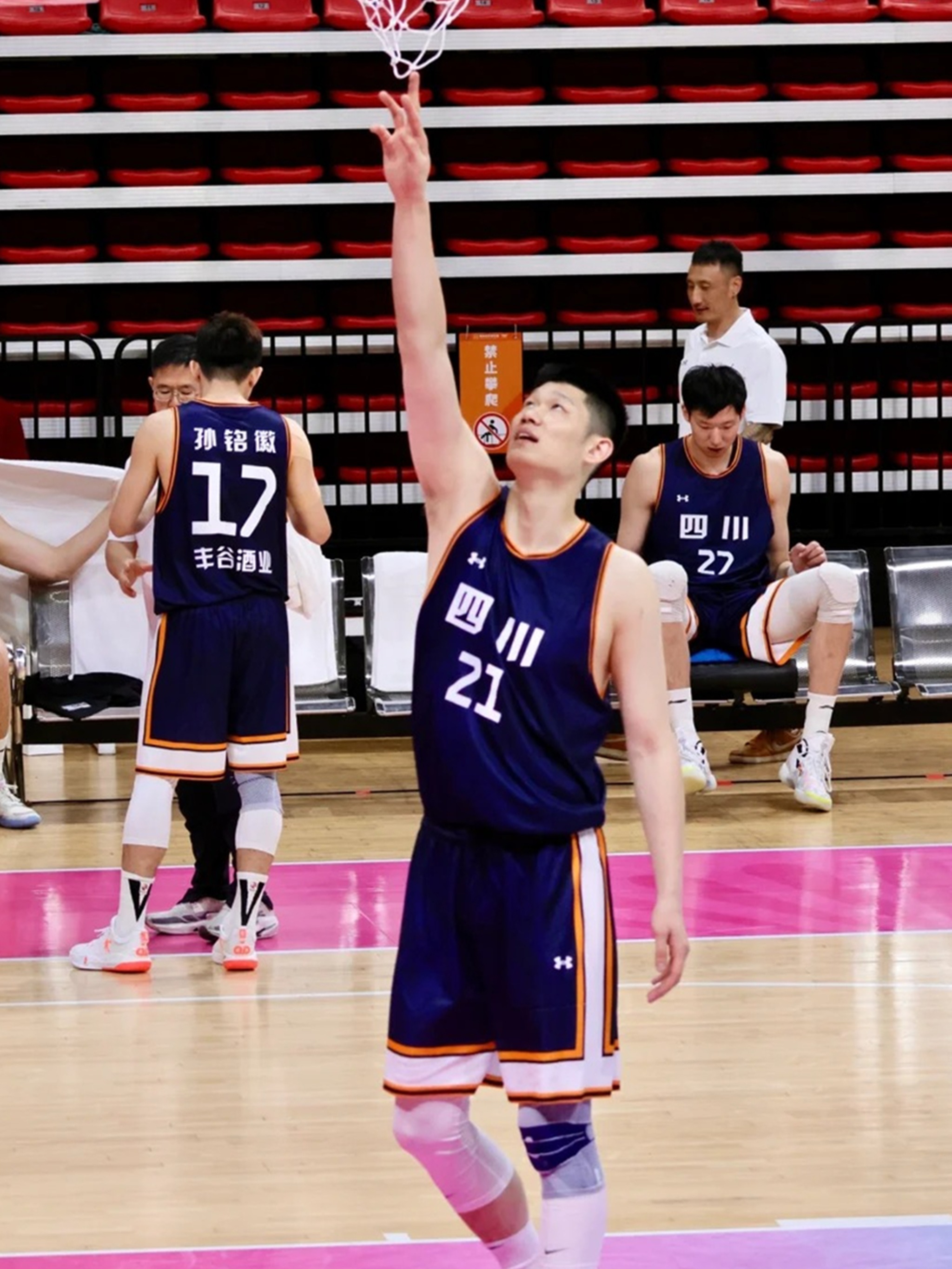 浙江广厦CBA战胜福建男篮胡金秋关键中投